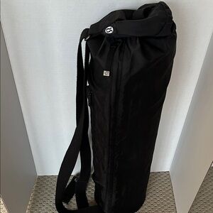 Lululemon Namaste Yoga Tote 
Black